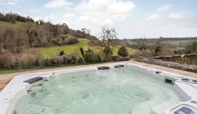 Week Farm Manor: Exceptional Manor House Stay for Families & Friends