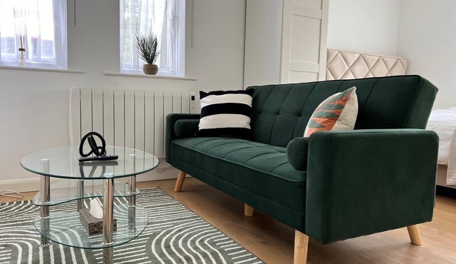 Wembley Studio Flat with Free parking! Walking distance to two tubes and stadium