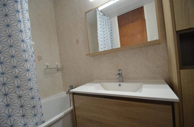 10m from ski slopes, 6th floor, balcony, tv, ski locker, 55m², Les Menuires