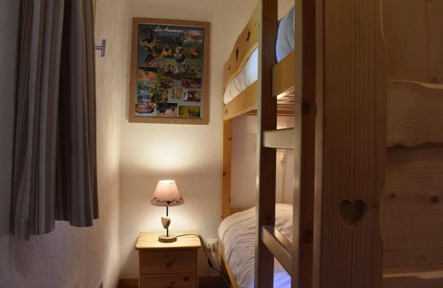 150m from ski lifts, 2nd floor, balcony, ski locker, 40m², Méribel