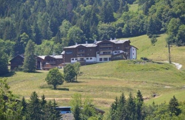 1st floor, view ski slopes, balcony, tv, ski locker, 76m², Valmorel
