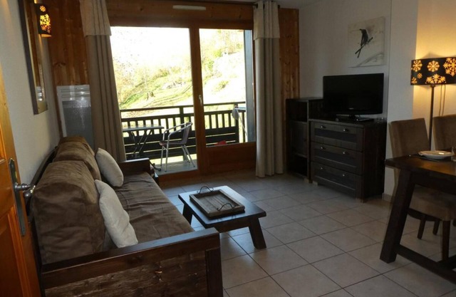 2nd floor, swimming pool, balcony, parking, tv, ski locker, 33m², Saint Gervais