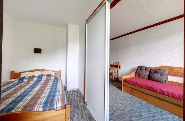 2nd floor, tv, ski locker, 24m², Les Menuires