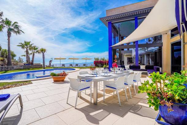 396 m² Villa ∙ 4 bedrooms ∙ 8 guests