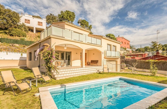 4 bedroom accommodation in Calonge
