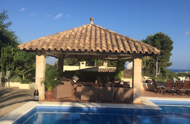 5-bedroom villa, with fabulous private pool, situated close to Puerto Portals