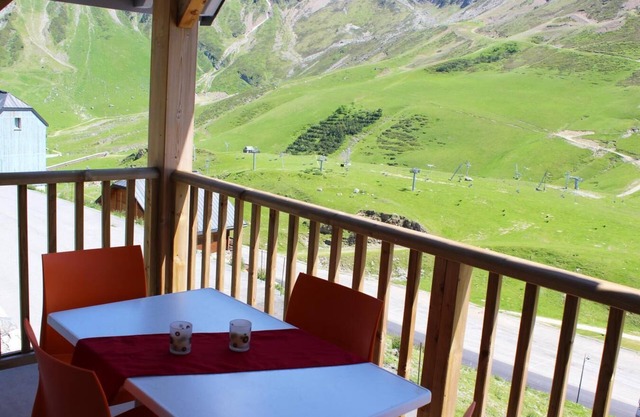 50m from ski slopes, view ski slopes/mountain, swimming pool, terrace, parking, tv, ski locker, 64m²