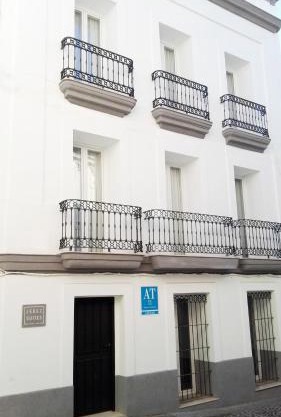 Alcazar Suites