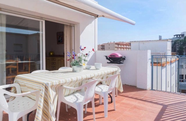 APARTAMENTOS AQUARIUM (REF 41). TERRACE 50 M2. NEXT TO THE BEACH.