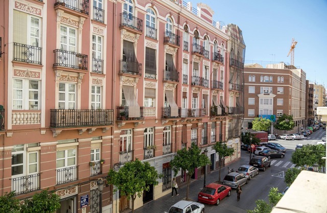 Apartment Central by Torres de Serrano with Wifi