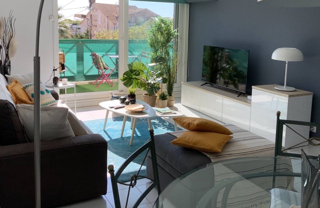 Apartment on Pointe Rouge beach