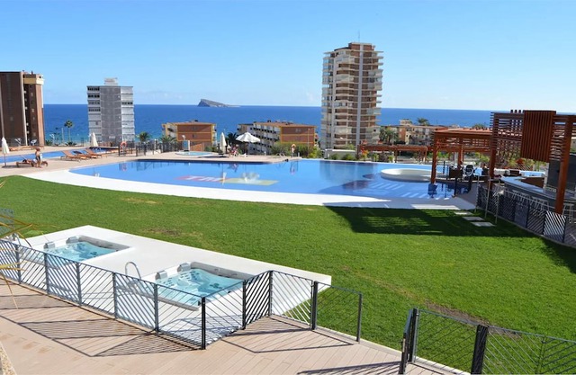 APARTMENT WITH FANTASTIC VIEWS TO THE BEACH TO THE SEA AND TO THE RESIDENTIAL COMPLEX