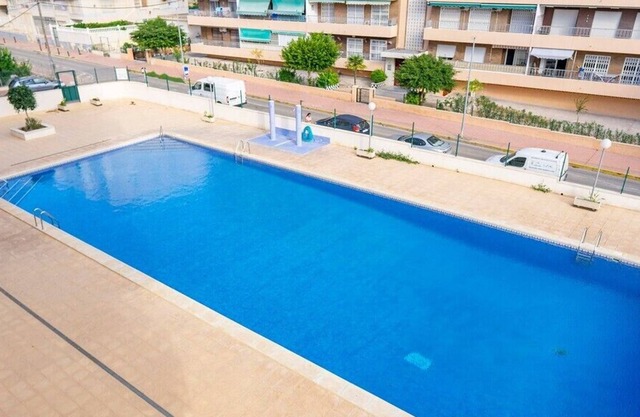Beautiful 2 bed apartment in walking distance to the beach