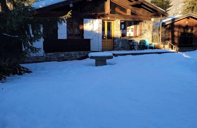 Chalet Le Triolet Close to town center and ski lifts