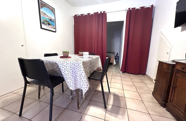 Charming Village Apartment in the Heart of Collioure, Steps from the Beach