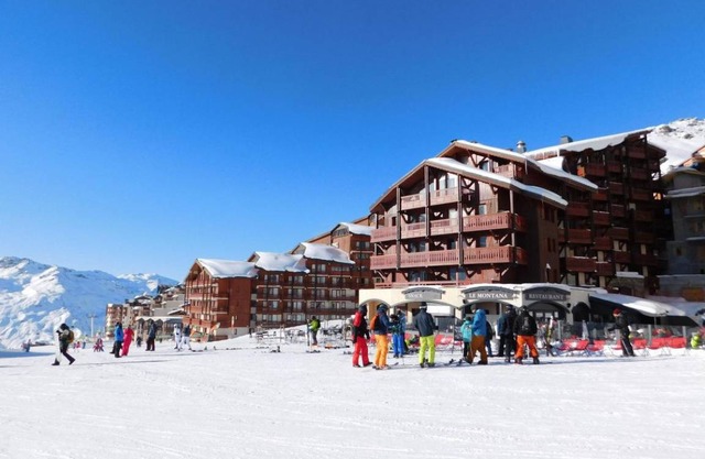 Wifi, ski-in/ski-out & foot of the slopes, fitness, balcony, fireplace or stove, tv, ski locker
