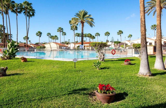 Homerez - Nice bungalow 1 km away from the beach for 4 ppl. with shared pool