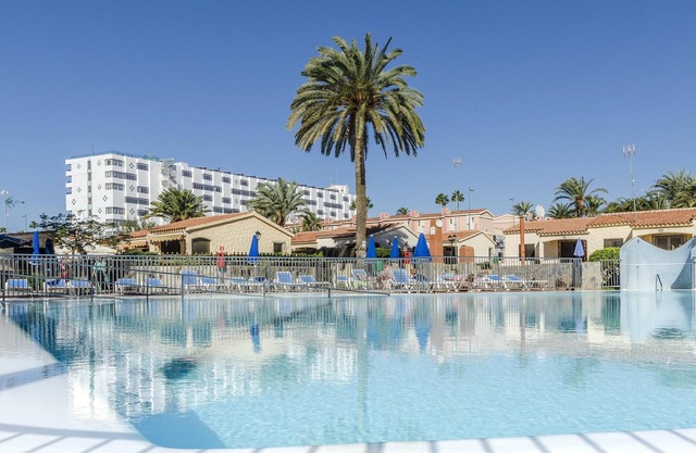 Homerez - Nice bungalow 1 km away from the beach for 5 ppl. with shared pool