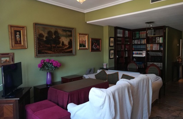 In Triana, spacious, bright and in a quiet area.