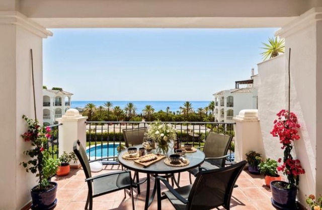 JAZMIN MIRAFLORES SENSATIONAL VIEW! POOL, TERRACE, WiFi