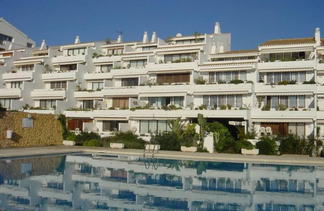 Luxury apartment in prime waterfront location