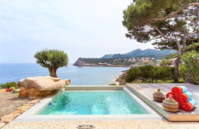 Mallorca property direct access to sea