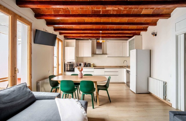 Modern 4 bedroom for 10 guests by Paseo de Gracia