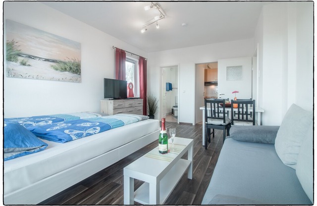 Non smoking apartment for 2 adults + 1 child in direct beach location