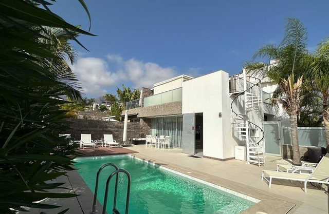 ROYAL VILLA