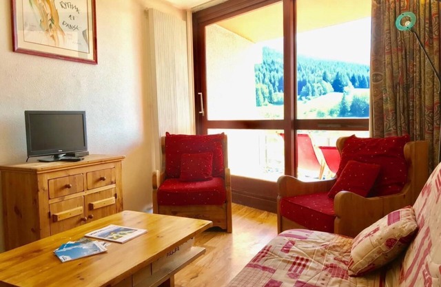 Ski-in/ski-out & foot of the slopes, 3rd floor, view ski slopes, balcony, parking, 64m²