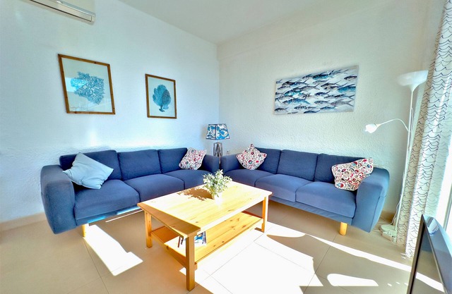 Skol 933 - Fantastic 2-Bedroom Apartment with 9th Floor Sea Views