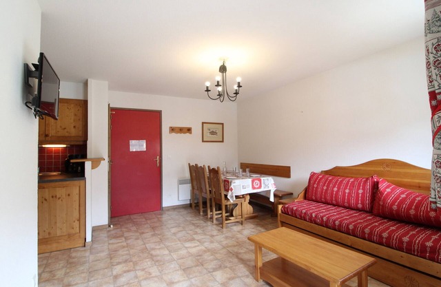 Spacious 6-Person Apartment at the Foot of the Slopes in Val Cenis