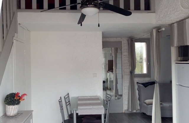 Studio mezzanine Pine forest pool near naturist village
