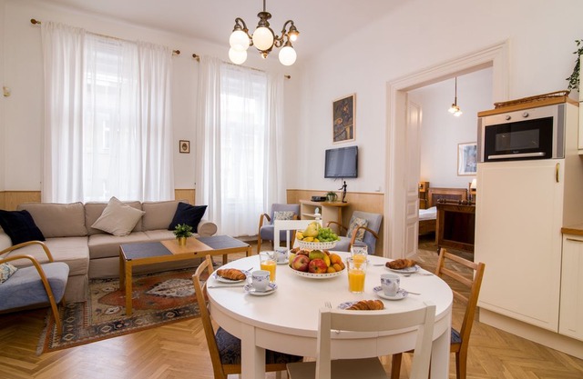 Stylish Prague Retreat Florence - Apartment for 7 people in Praha