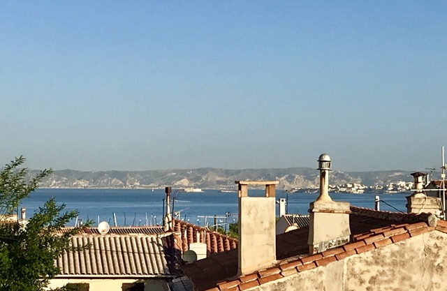 Superb Standing Apartment Sea View 5 mn walk from the Pointe Rouge beach