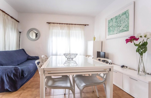 This excellent, bright apartment in Benicássim is located 500 meters from the beautiful beach.