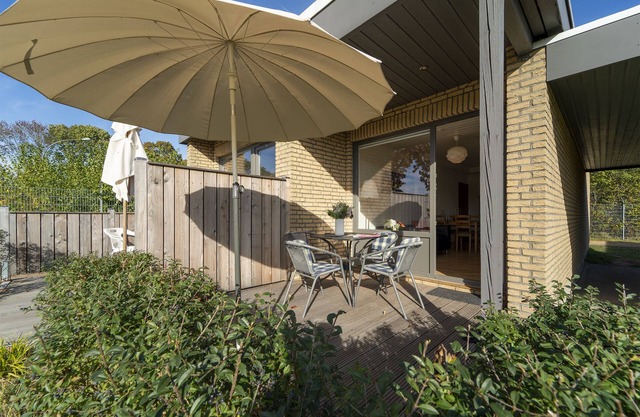 Vacation bungalow Oase 2 with south-facing terrace in Grömitz-Lensterstrand