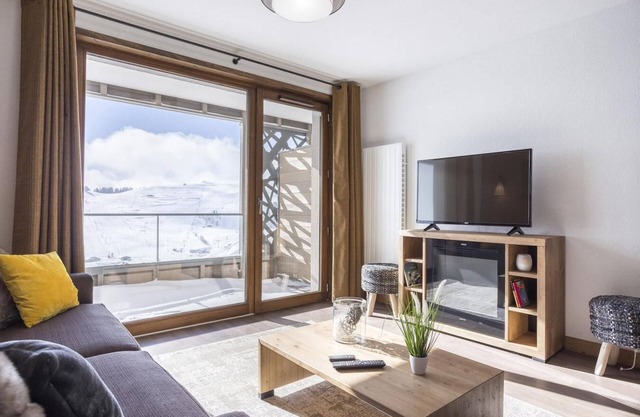 Wifi, 200m from shops, fitness, swimming pool, terrace, balcony, tv, ski locker, 57-63m²