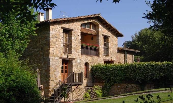 Sales de Llierca Apartment | 100 m² Apartment ∙ 2 bedrooms ∙ 5 guests