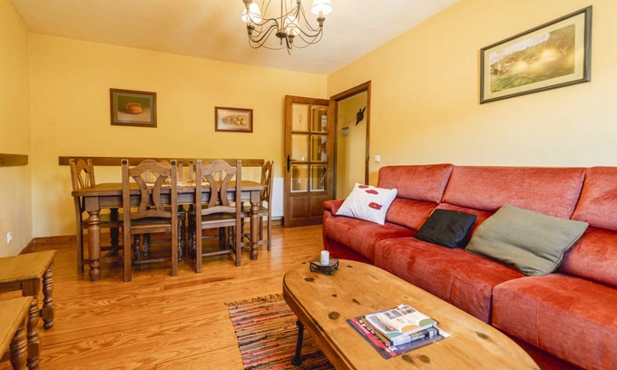 Valle de Valdelaguna Ski Chalet | 120 m² Chalet ∙ 4 bedrooms ∙ 9 guests