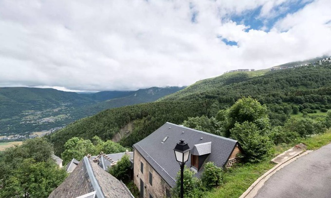 Saint-Lary-Soulan Ski Chalet | 120 m² Chalet ∙ 4 bedrooms ∙ 9 guests
