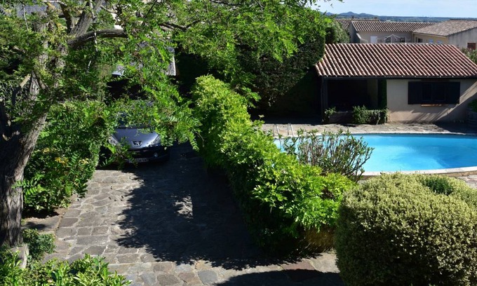 Collias House | 120 m² House ∙ 3 bedrooms ∙ 6 guests