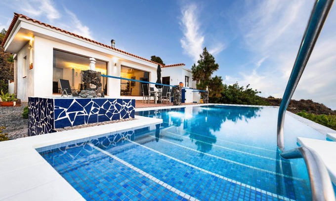 Chio House | 122 m² House ∙ 2 bedrooms ∙ 4 guests