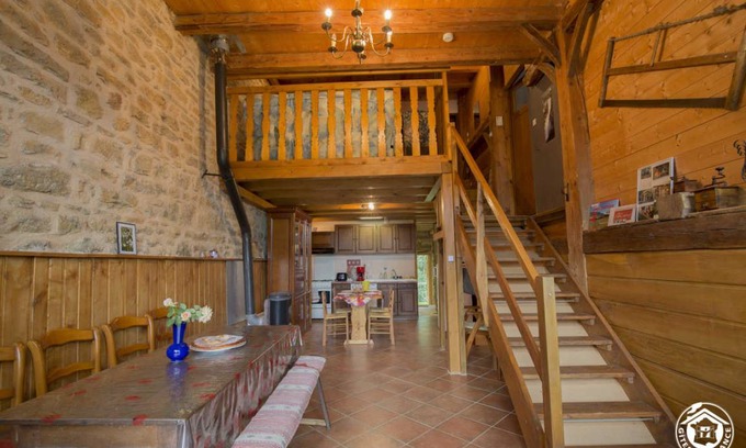Nivollet-Montgriffon House | 128 m² Gîte ∙ 4 bedrooms ∙ 9 guests