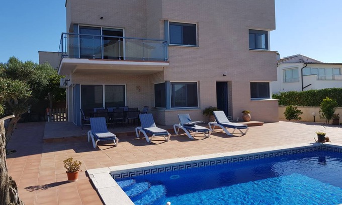 La Garriga Villa | 130 m² Villa ∙ 4 bedrooms ∙ 8 guests
