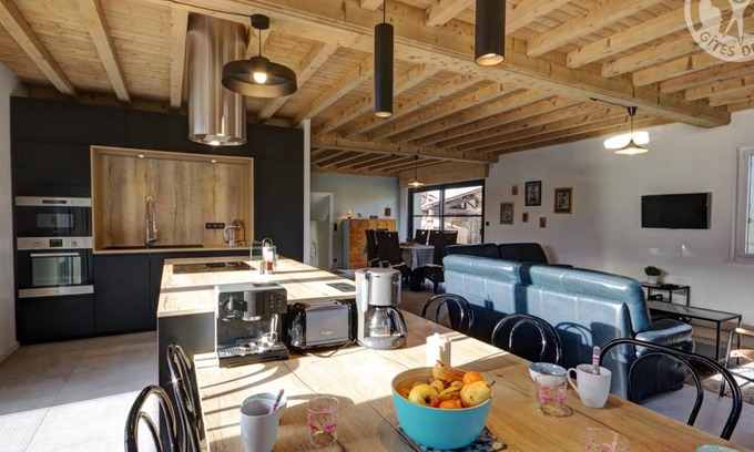 Saint-Just-Saint-Rambert Cottage | 144 m² Cabin ∙ 4 bedrooms ∙ 8 guests