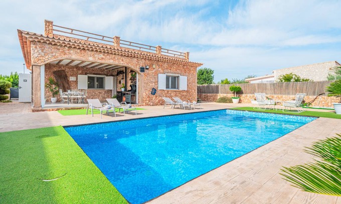 Es Garrovers House | 150 m² House ∙ 3 bedrooms ∙ 6 guests