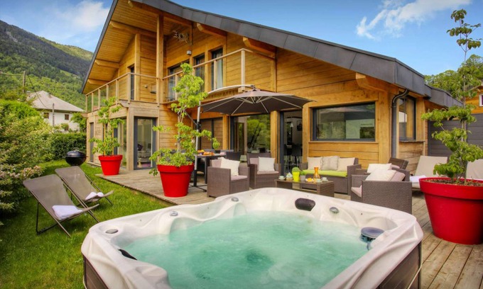 Thones Ski Chalet | 165 m² Chalet ∙ 4 bedrooms ∙ 9 guests