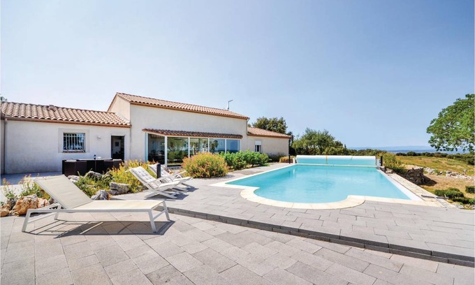 Poulx House | 187 m² House ∙ 5 bedrooms ∙ 9 guests