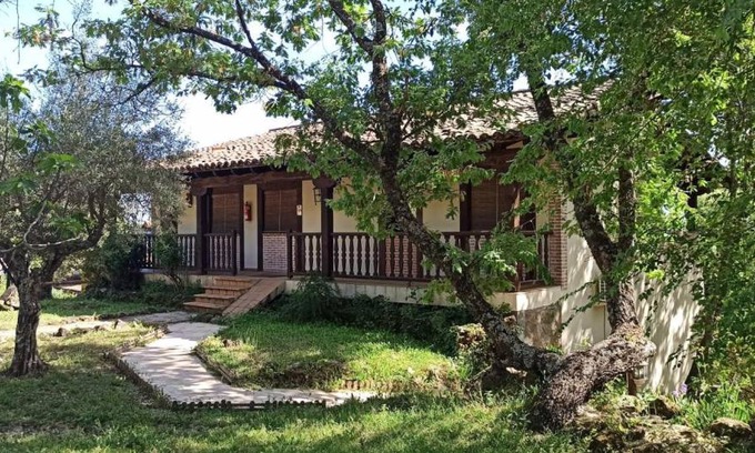 Candeleda House | 200 m² Farmhouse ∙ 4 bedrooms ∙ 8 guests